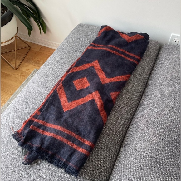 3/22 🧡 Navy and red geometric pattern square scarf - Picture 2 of 4